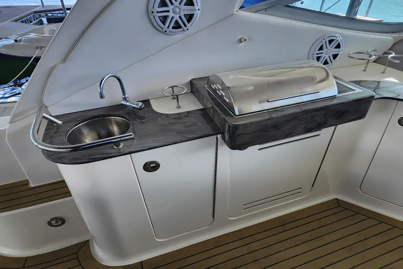 Slide: The Image of Sea Ray 330 SUNDANCER 2014 - 31