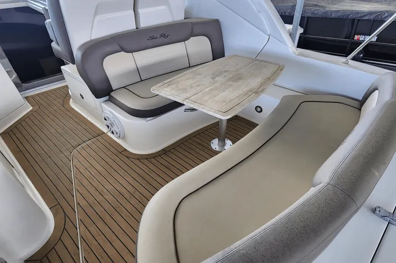 Slide: The Image of Sea Ray 330 SUNDANCER 2014 - 29