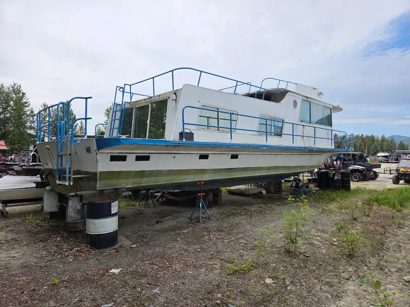 Slide: The Image of Kingscraft Coastal Cruiser 1984 - 4