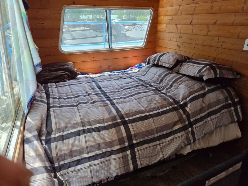 Slide: The Image of Kingscraft Coastal Cruiser 1984 - 14