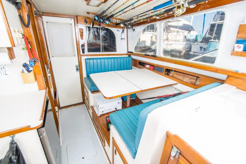 Slide: The Image of Blackfin 32 Flybridge 1987 - 19