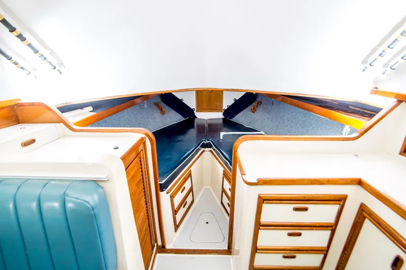 Slide: The Image of Blackfin 32 Flybridge 1987 - 23