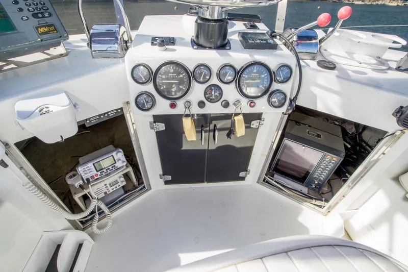 Slide: The Image of Blackfin 32 Flybridge 1987 - 39