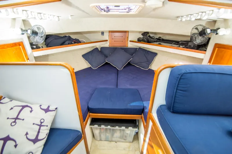 Slide: The Image of Blackfin 32 Flybridge 1987 - 46