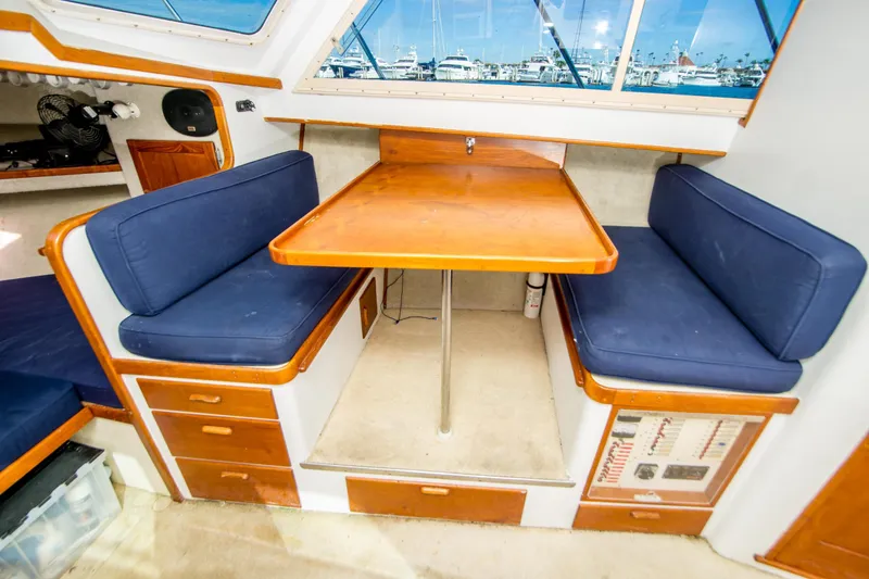 Slide: The Image of Blackfin 32 Flybridge 1987 - 47