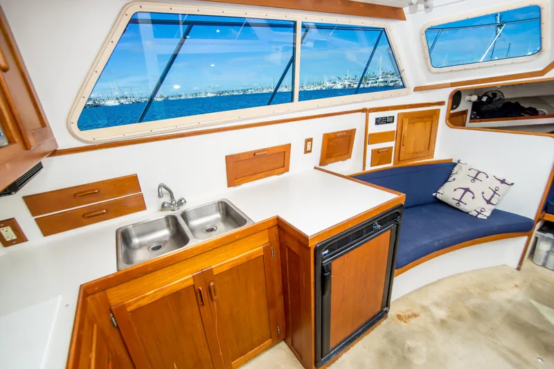 Slide: The Image of Blackfin 32 Flybridge 1987 - 48