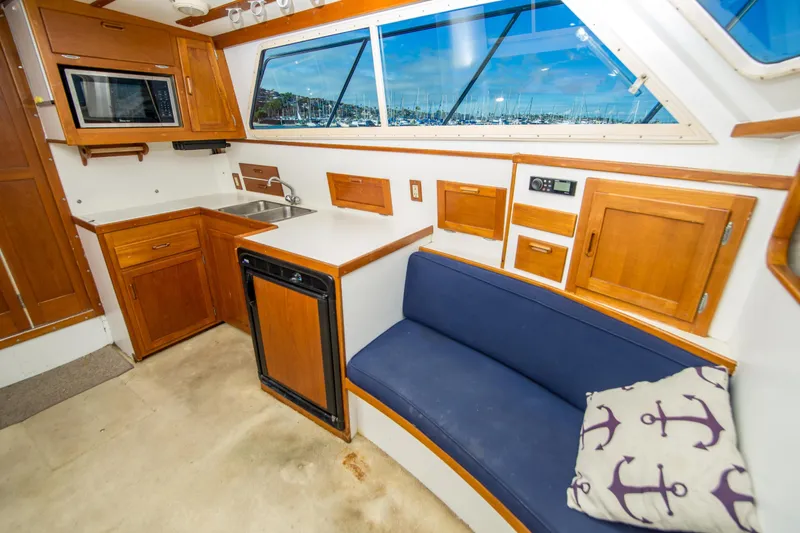 Slide: The Image of Blackfin 32 Flybridge 1987 - 49