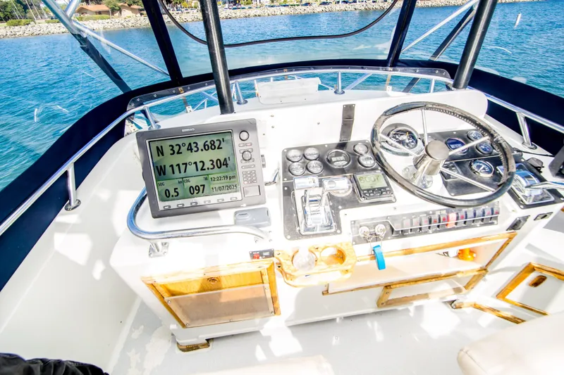 Slide: The Image of Blackfin 32 Flybridge 1987 - 5