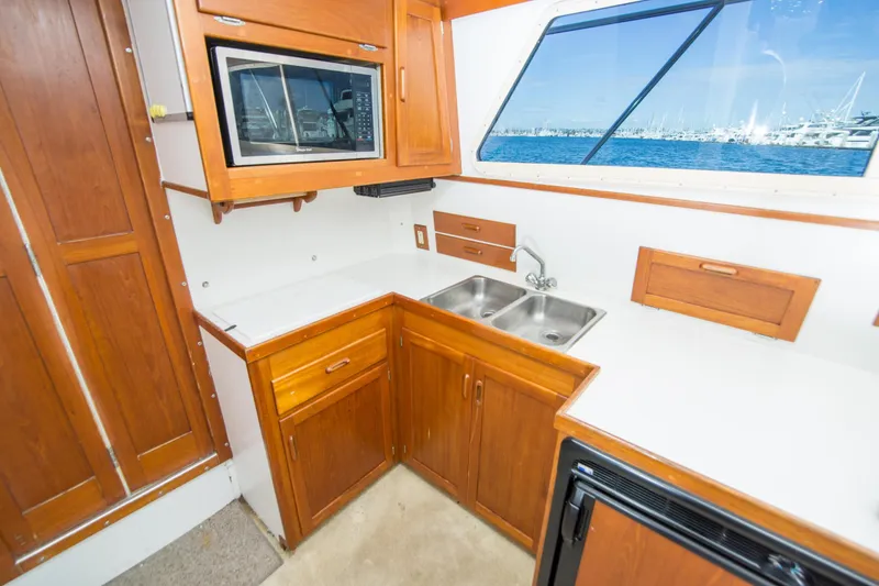 Slide: The Image of Blackfin 32 Flybridge 1987 - 53