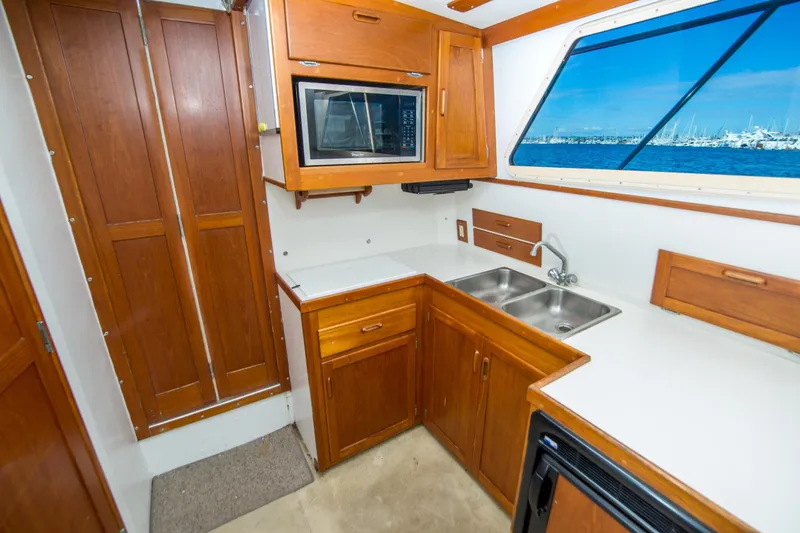 Slide: The Image of Blackfin 32 Flybridge 1987 - 54