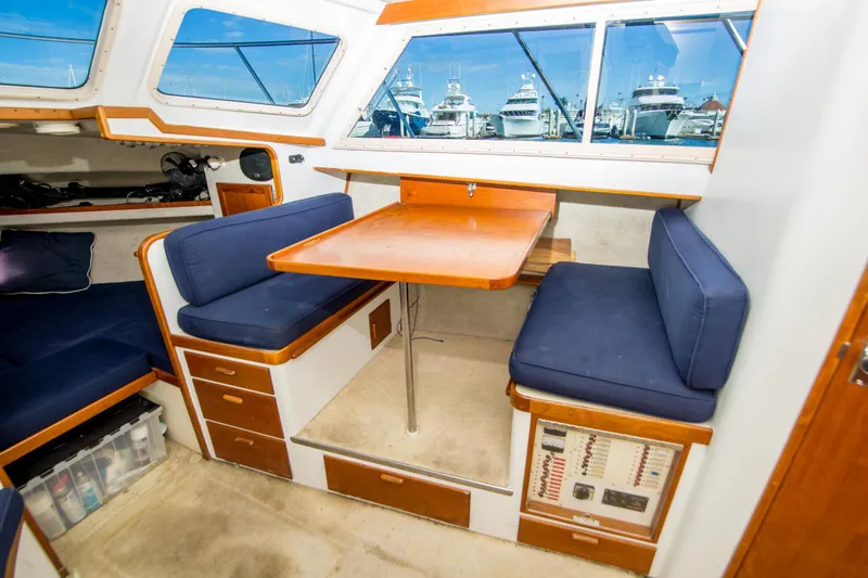 Slide: The Image of Blackfin 32 Flybridge 1987 - 57