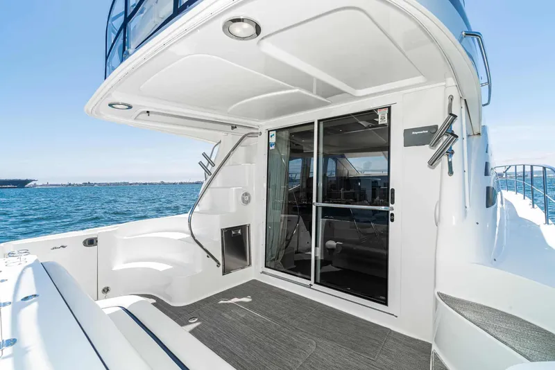 Slide: The Image of Sea Ray 44 Sedan Bridge 2006 - 16