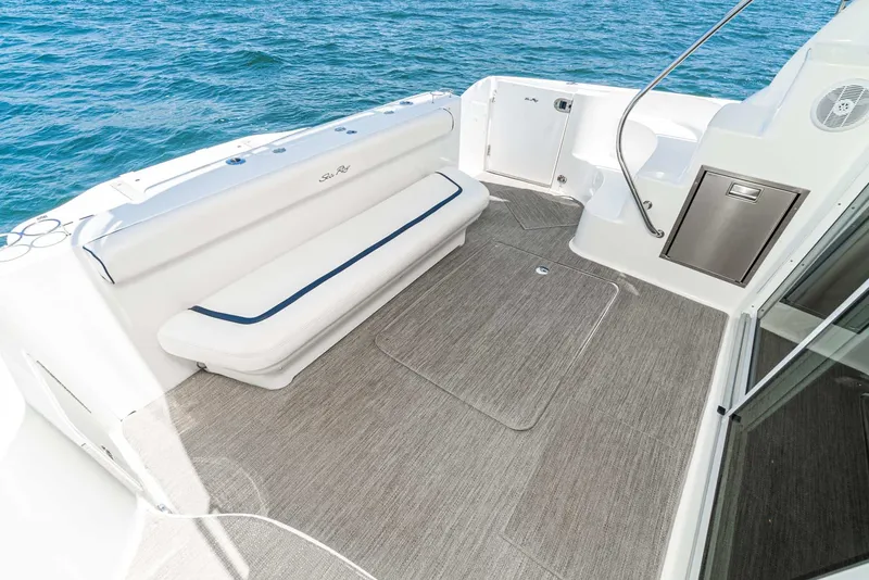 Slide: The Image of Sea Ray 44 Sedan Bridge 2006 - 17