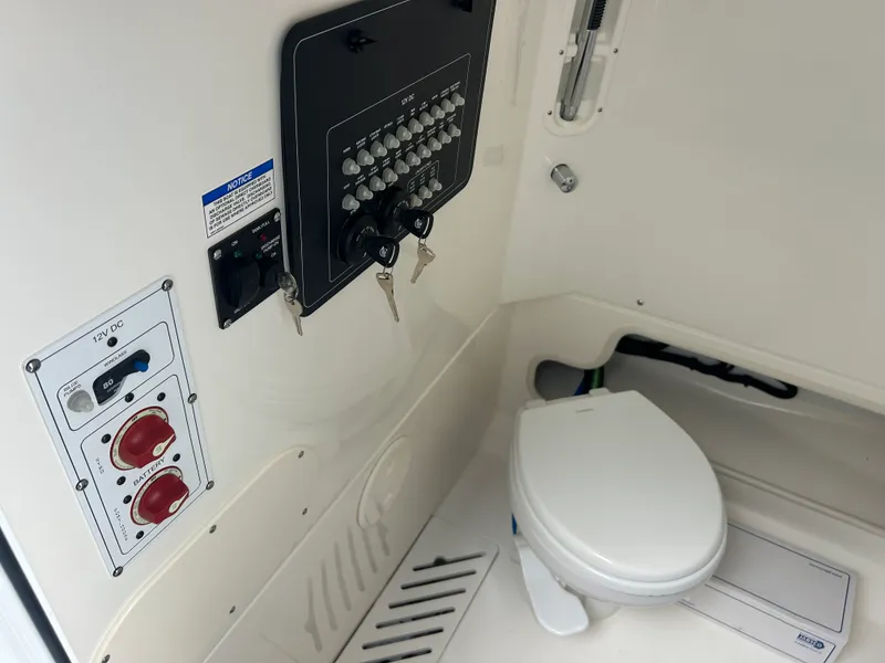 Slide: The Image of Boston Whaler 250 Outrage 2027 - 19