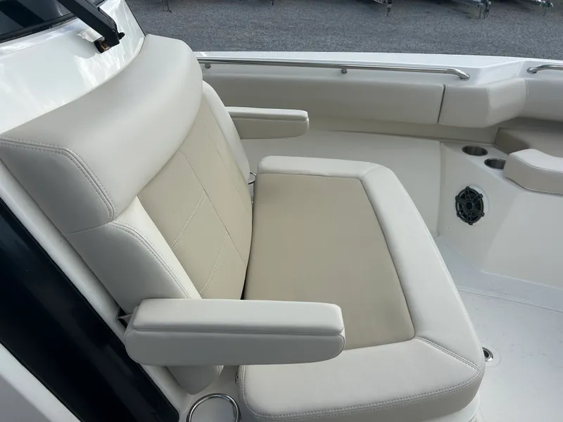 Slide: The Image of Boston Whaler 250 Outrage 2027 - 20