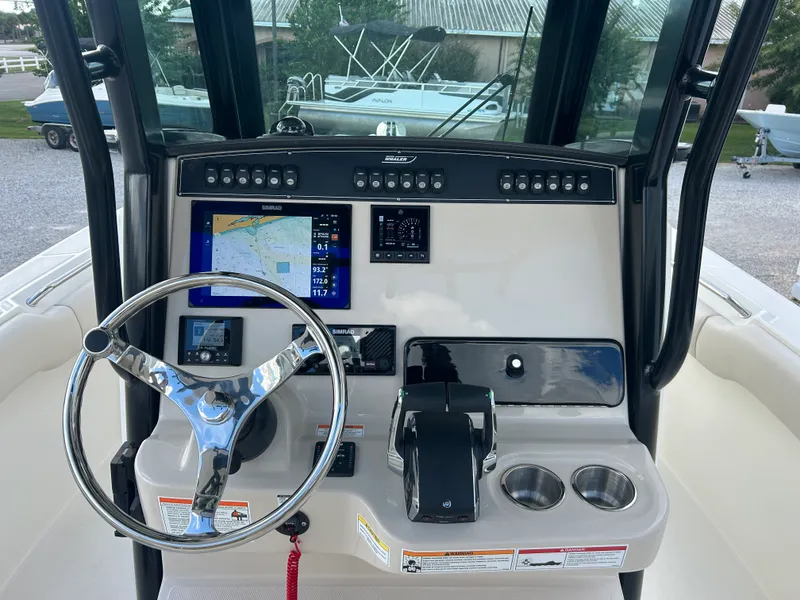 Slide: The Image of Boston Whaler 250 Outrage 2027 - 13