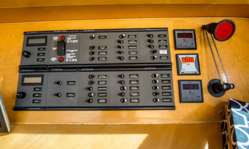 Slide: The Image of McKinna 57 Pilothouse 1998 - 18