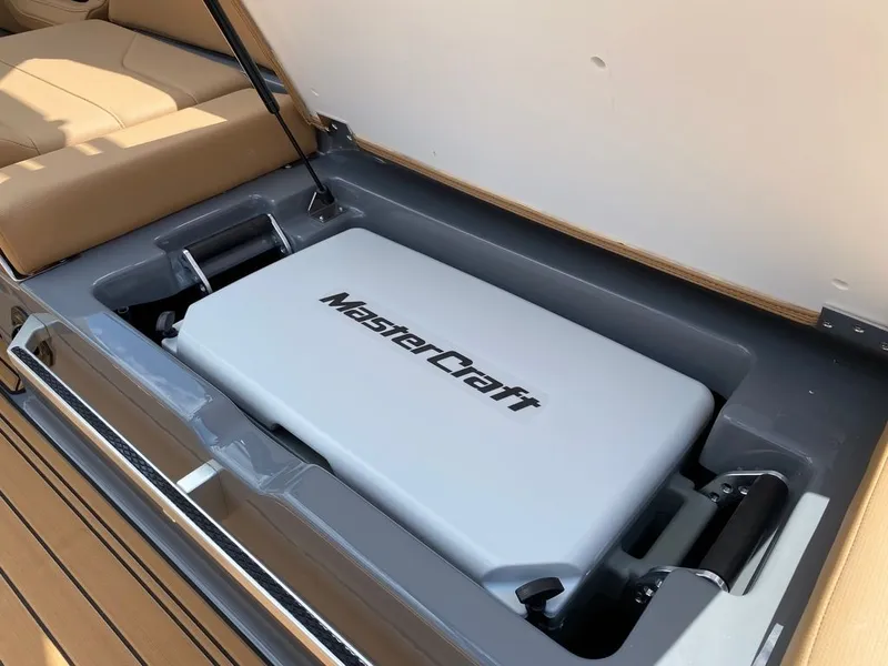 Slide: The Image of MasterCraft XT24 2025 - 18