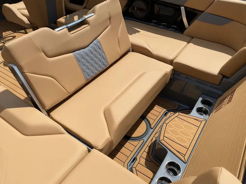 Slide: The Image of MasterCraft XT24 2025 - 19