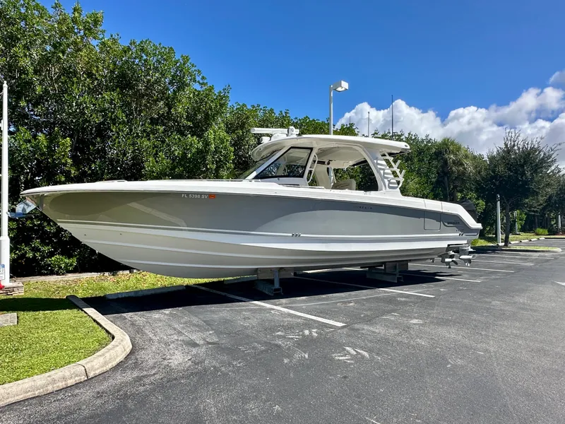 Slide: The Image of Boston Whaler 350 REALM 2021 - 46