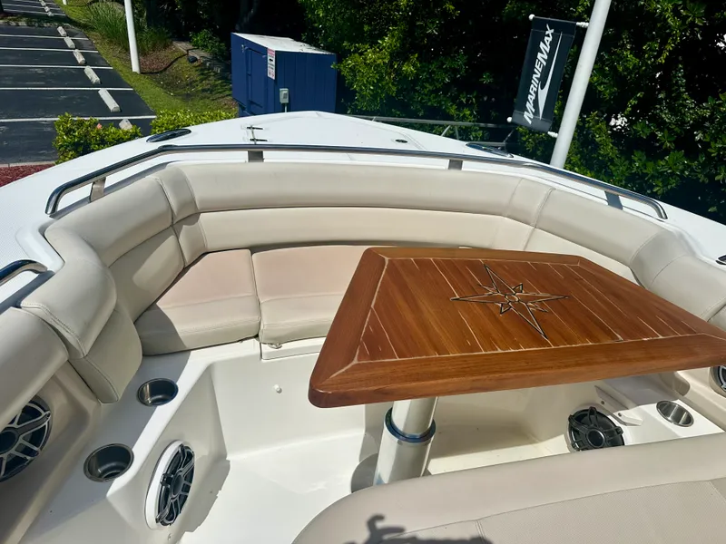 Slide: The Image of Boston Whaler 350 REALM 2021 - 32