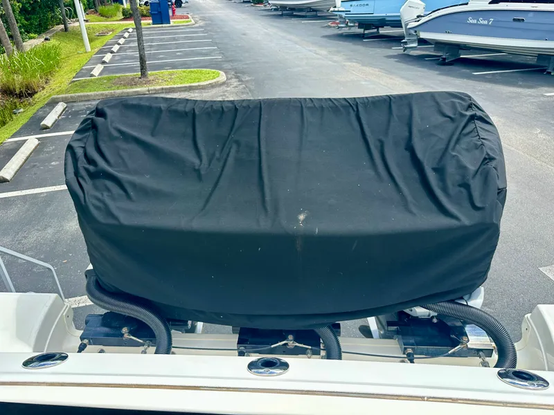 Slide: The Image of Boston Whaler 350 REALM 2021 - 51