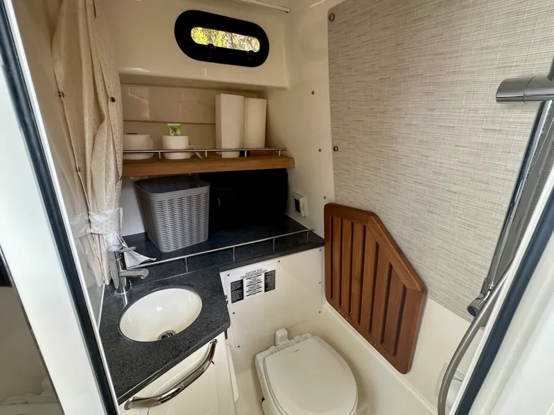 Slide: The Image of Boston Whaler 350 REALM 2021 - 42