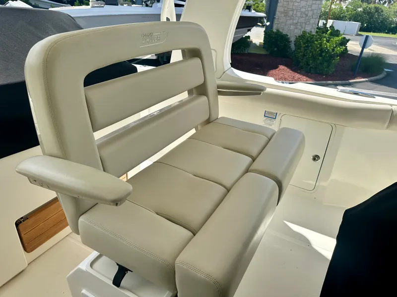 Slide: The Image of Boston Whaler 350 REALM 2021 - 19