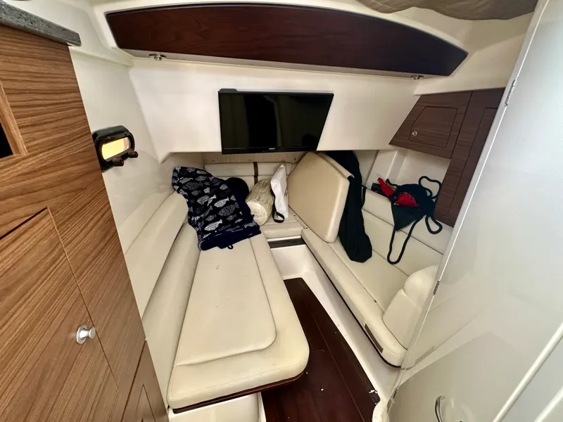 Slide: The Image of Boston Whaler 350 REALM 2021 - 41