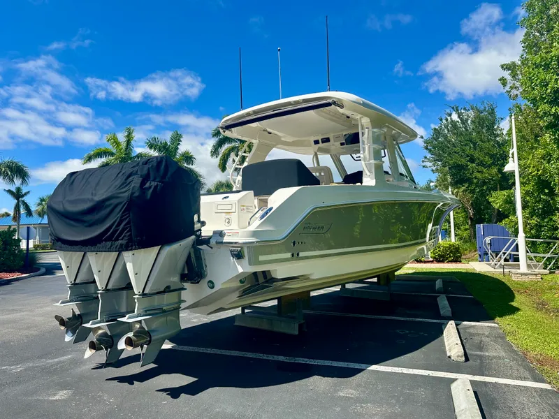 Slide: The Image of Boston Whaler 350 REALM 2021 - 50