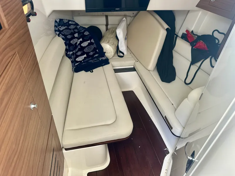 Slide: The Image of Boston Whaler 350 REALM 2021 - 40