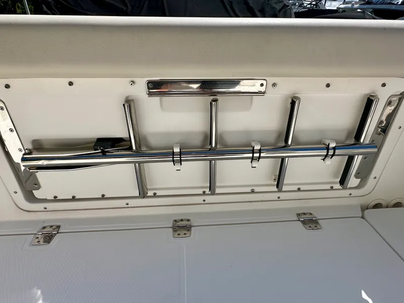 Slide: The Image of Boston Whaler 350 REALM 2021 - 13