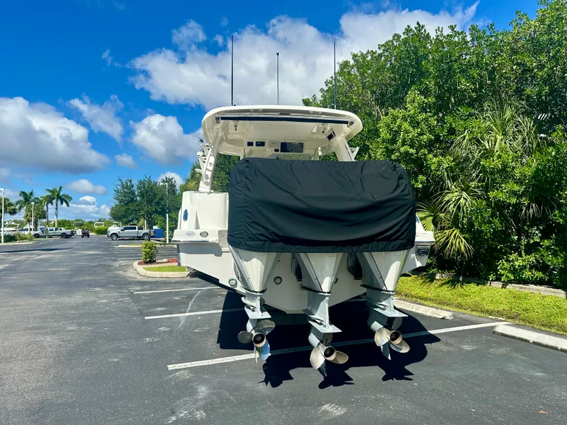 Slide: The Image of Boston Whaler 350 REALM 2021 - 49