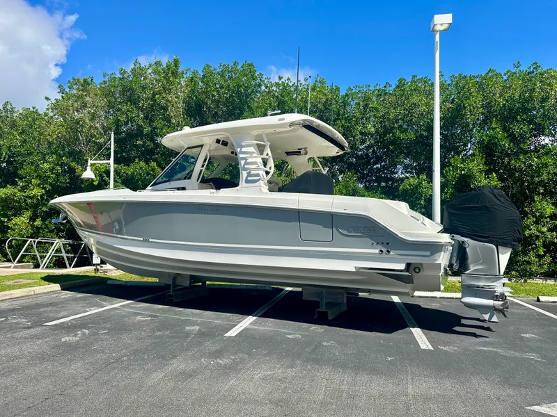 Slide: The Image of Boston Whaler 350 REALM 2021 - 47