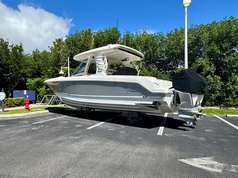 Slide: The Image of Boston Whaler 350 REALM 2021 - 48
