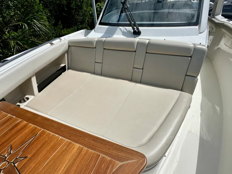 Slide: The Image of Boston Whaler 350 REALM 2021 - 34