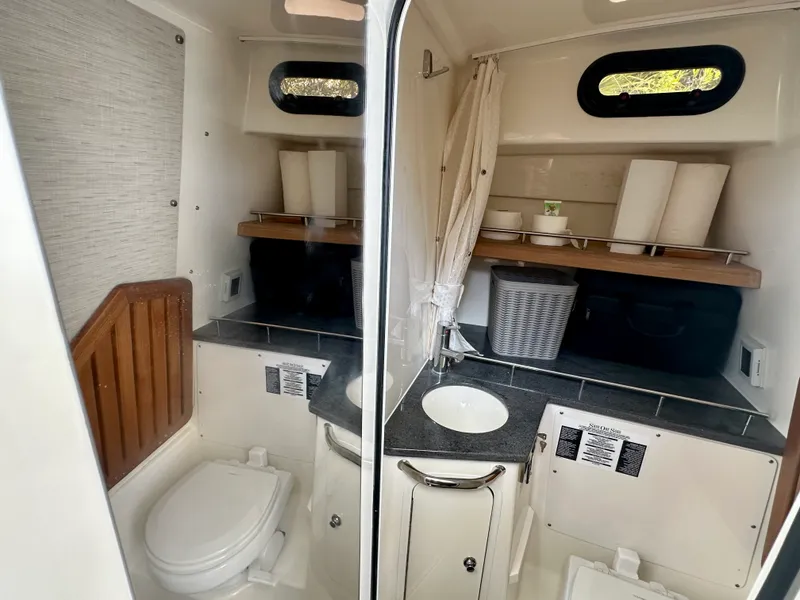 Slide: The Image of Boston Whaler 350 REALM 2021 - 43