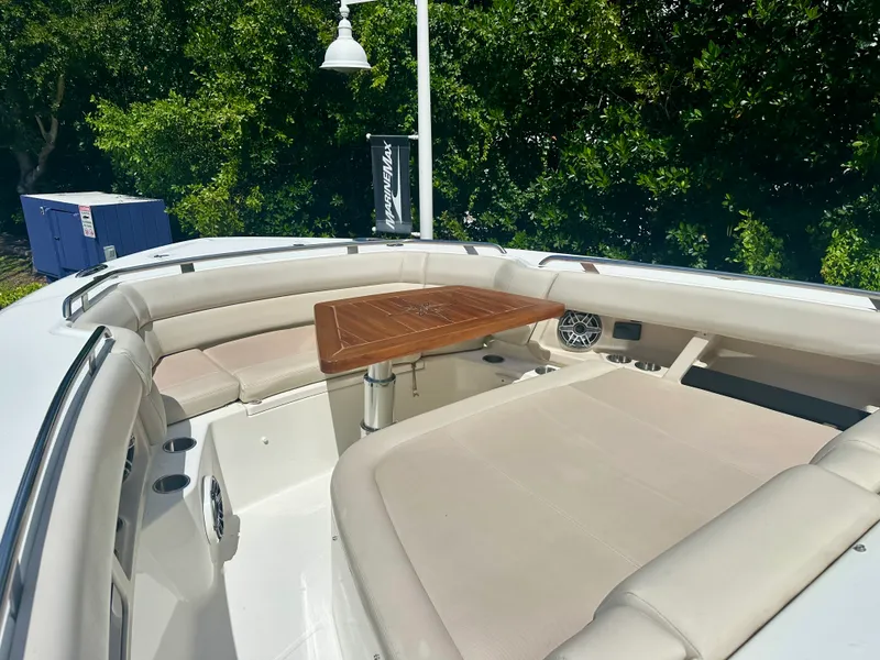 Slide: The Image of Boston Whaler 350 REALM 2021 - 31