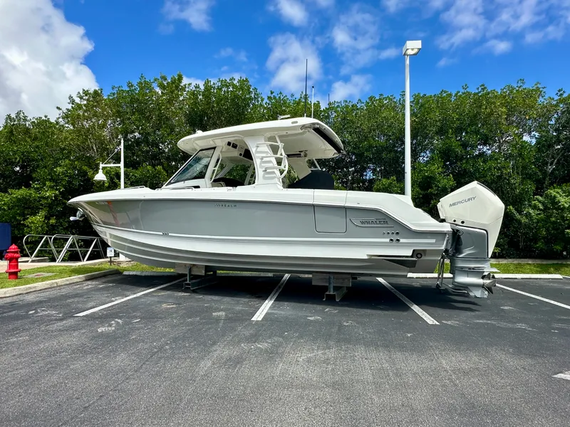 Slide: The Image of Boston Whaler 350 REALM 2021 - 2