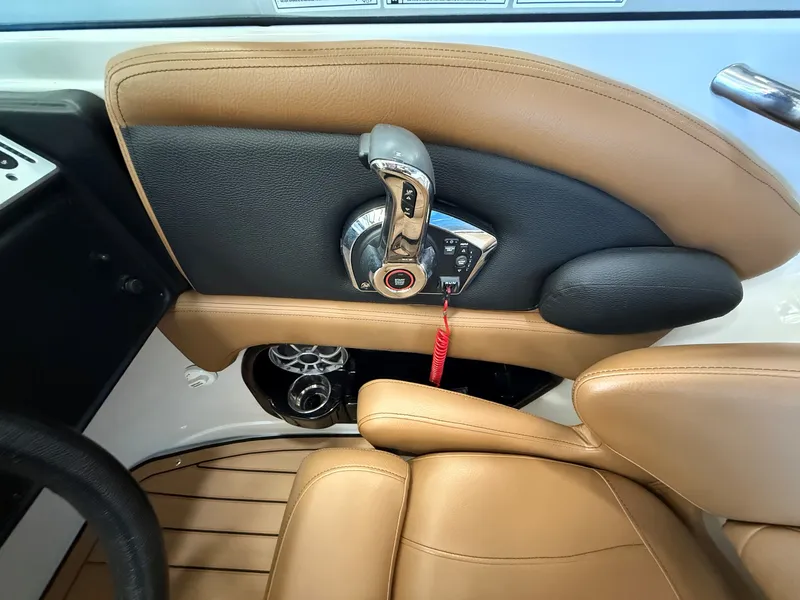 Slide: The Image of Crownline Boats 260 XSS 2024 - 18