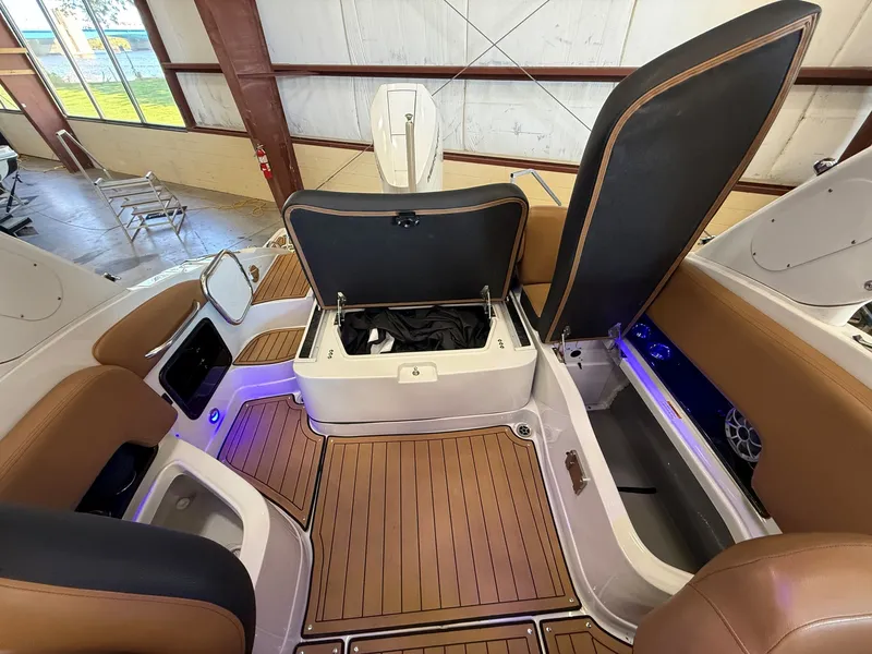 Slide: The Image of Crownline Boats 260 XSS 2024 - 20