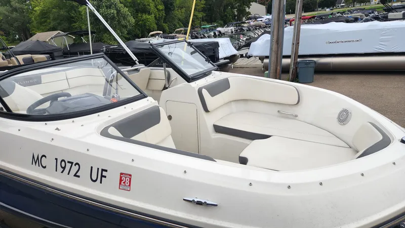 Slide: The Image of Bayliner VR5 2018 - 9