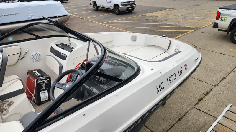 Slide: The Image of Bayliner VR5 2018 - 2