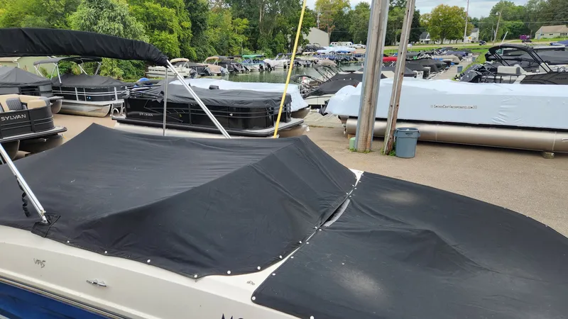 Slide: The Image of Bayliner VR5 2018 - 10