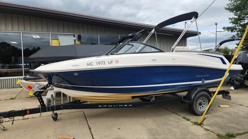 The Image of Bayliner VR5 2018 - undefined