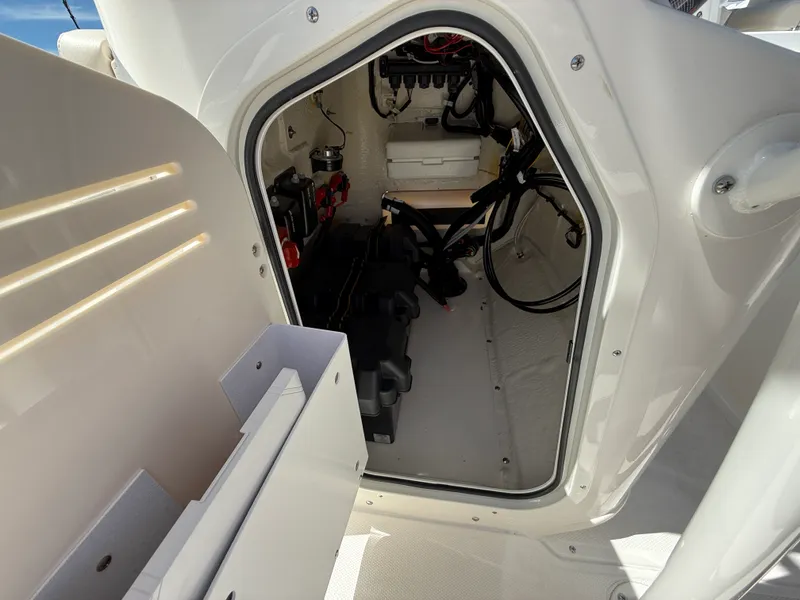 Slide: The Image of Boston Whaler 190 Montauk 2027 - 17