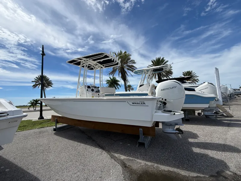 The Image of Boston Whaler 190 Montauk 2027 - 0