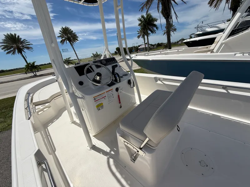 Slide: The Image of Boston Whaler 190 Montauk 2027 - 12