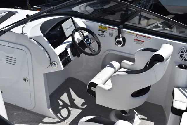 Slide: The Image of Stingray 211DC 2026 - 15