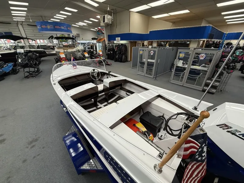 The Image of Starcraft Marine 57 Ski Champ 2026 - 0